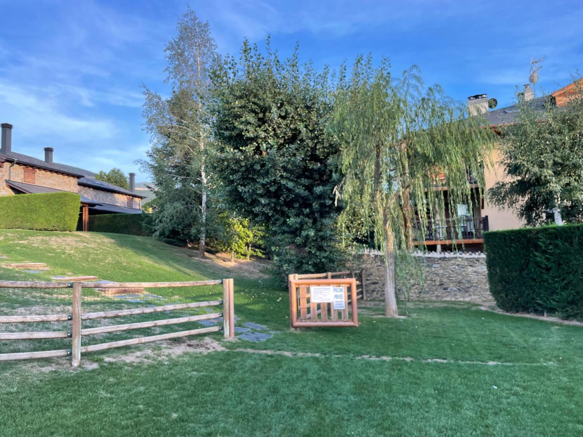 Apartamento Renovado Con Jardin Privado, Parking ,Wifi Y Piscina Osseja Bagian luar foto