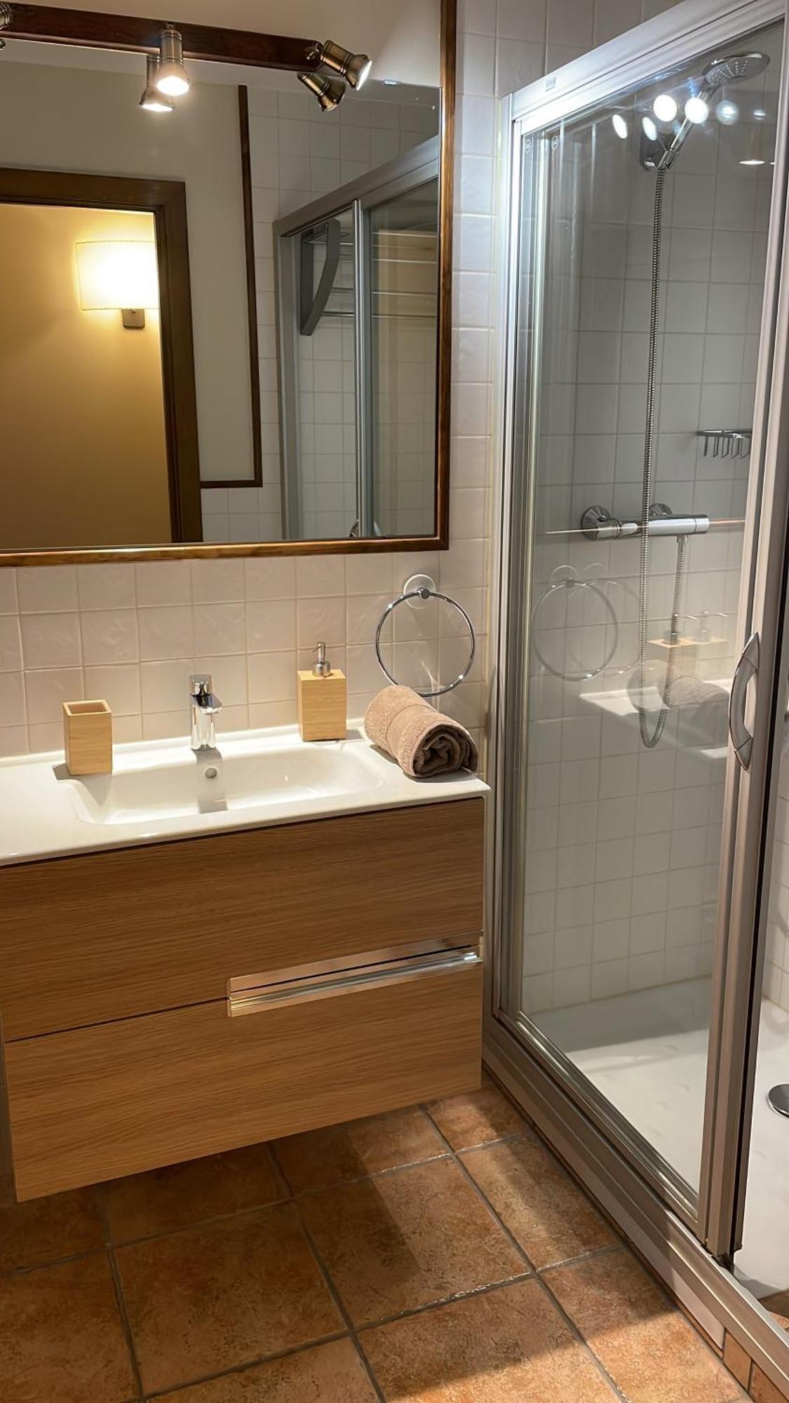 Apartamento Renovado Con Jardin Privado, Parking ,Wifi Y Piscina Osseja Bagian luar foto