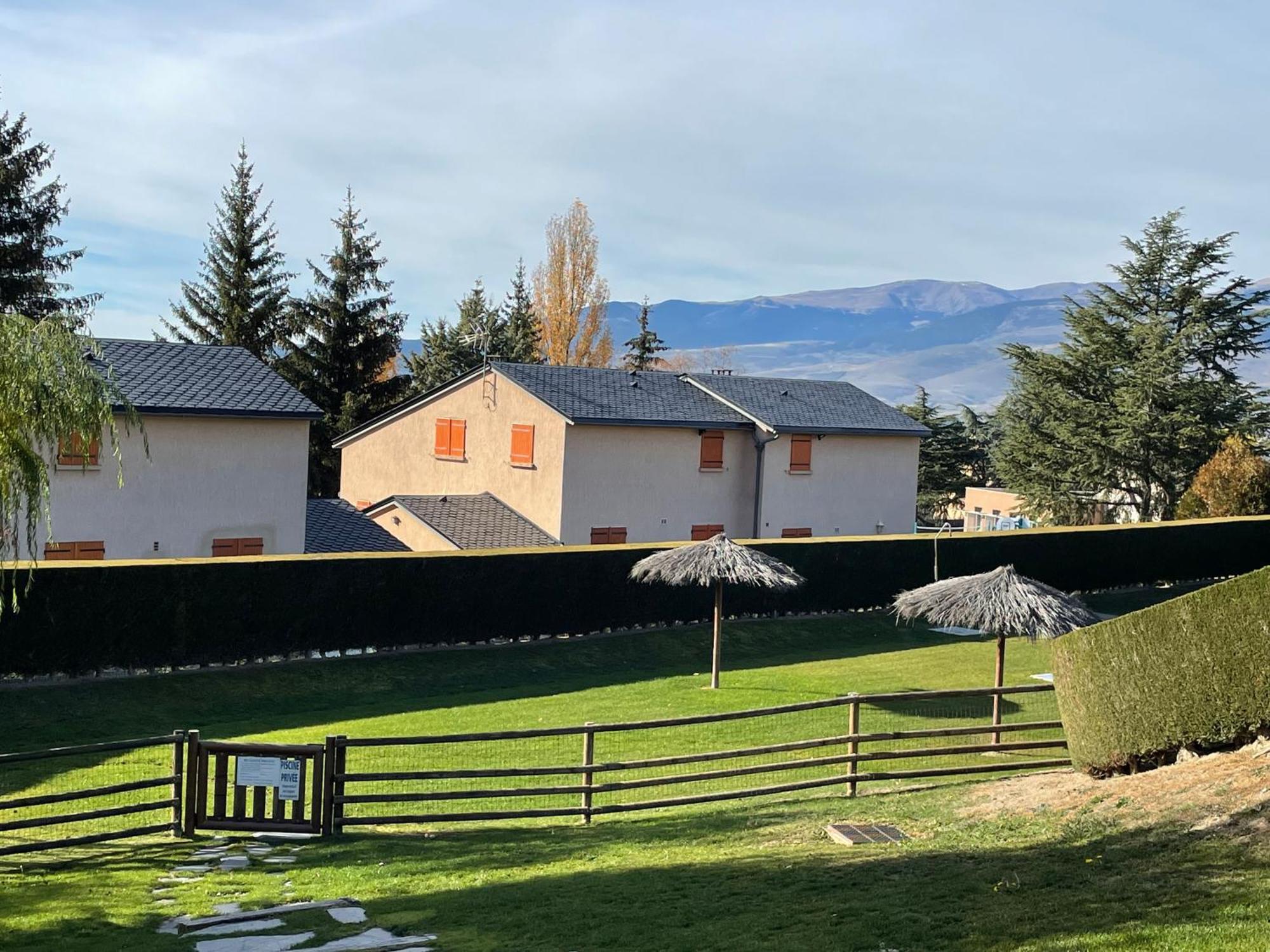 Apartamento Renovado Con Jardin Privado, Parking ,Wifi Y Piscina Osseja Bagian luar foto