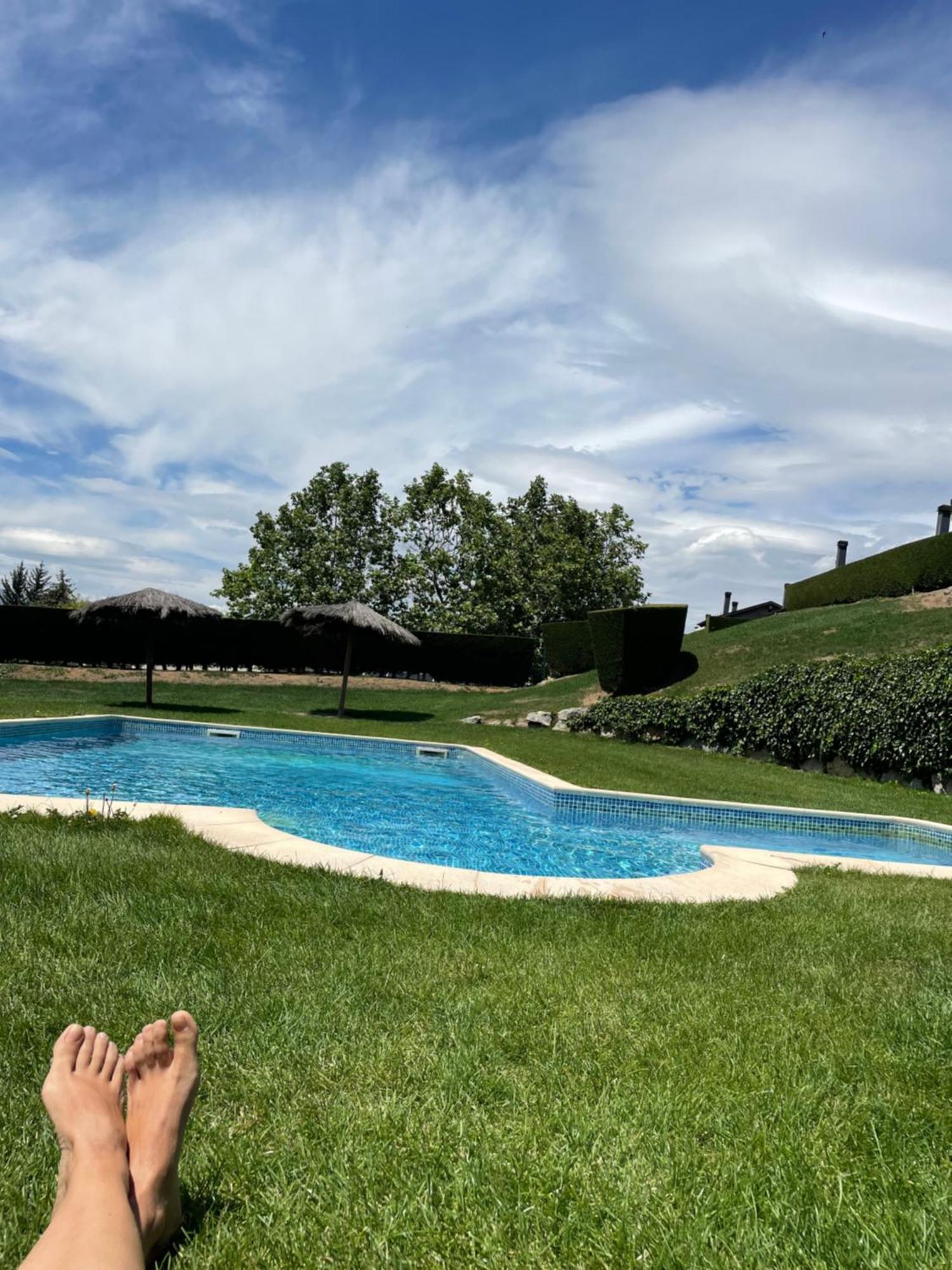 Apartamento Renovado Con Jardin Privado, Parking ,Wifi Y Piscina Osseja Bagian luar foto