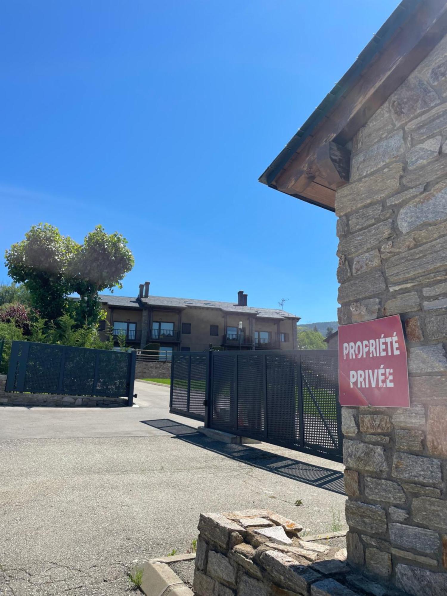 Apartamento Renovado Con Jardin Privado, Parking ,Wifi Y Piscina Osseja Bagian luar foto