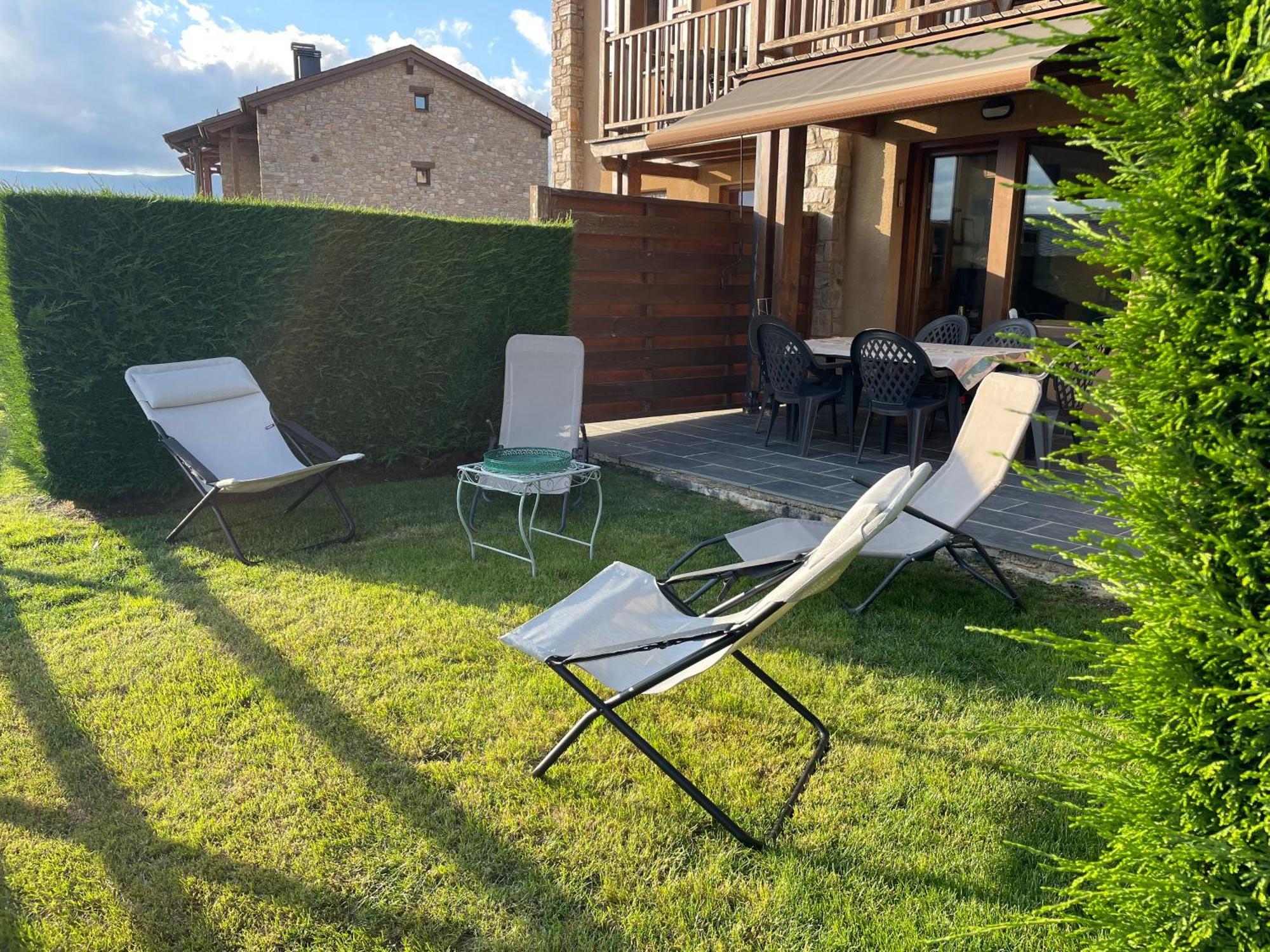 Apartamento Renovado Con Jardin Privado, Parking ,Wifi Y Piscina Osseja Bagian luar foto